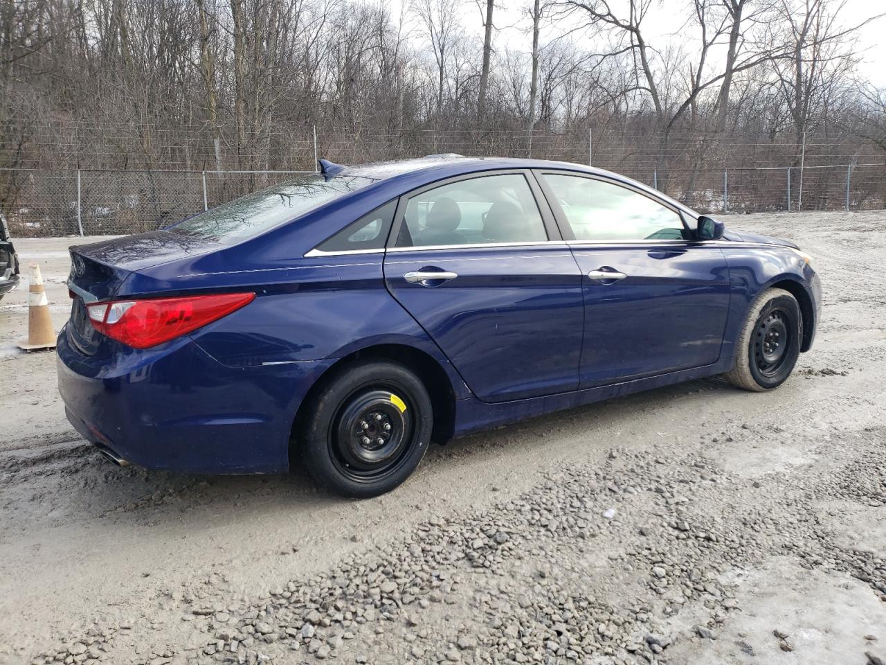 2011 Hyundai Sonata - Image 3