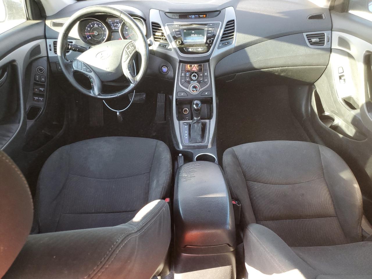 2016 Hyundai Elantra - Image 8