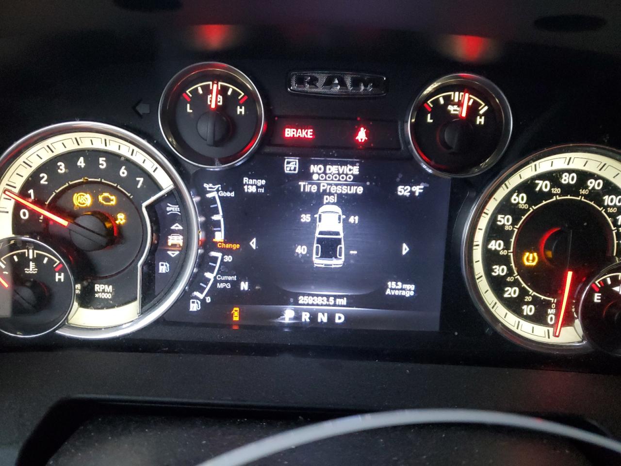 2016 RAM 1500 - Image 9