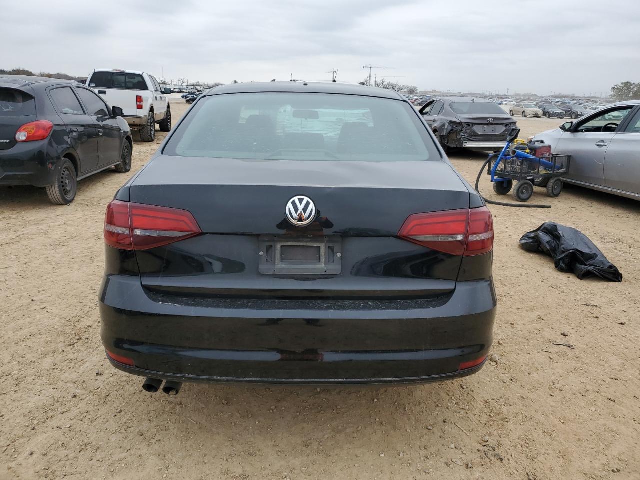 2018 Volkswagen Jetta - Image 6