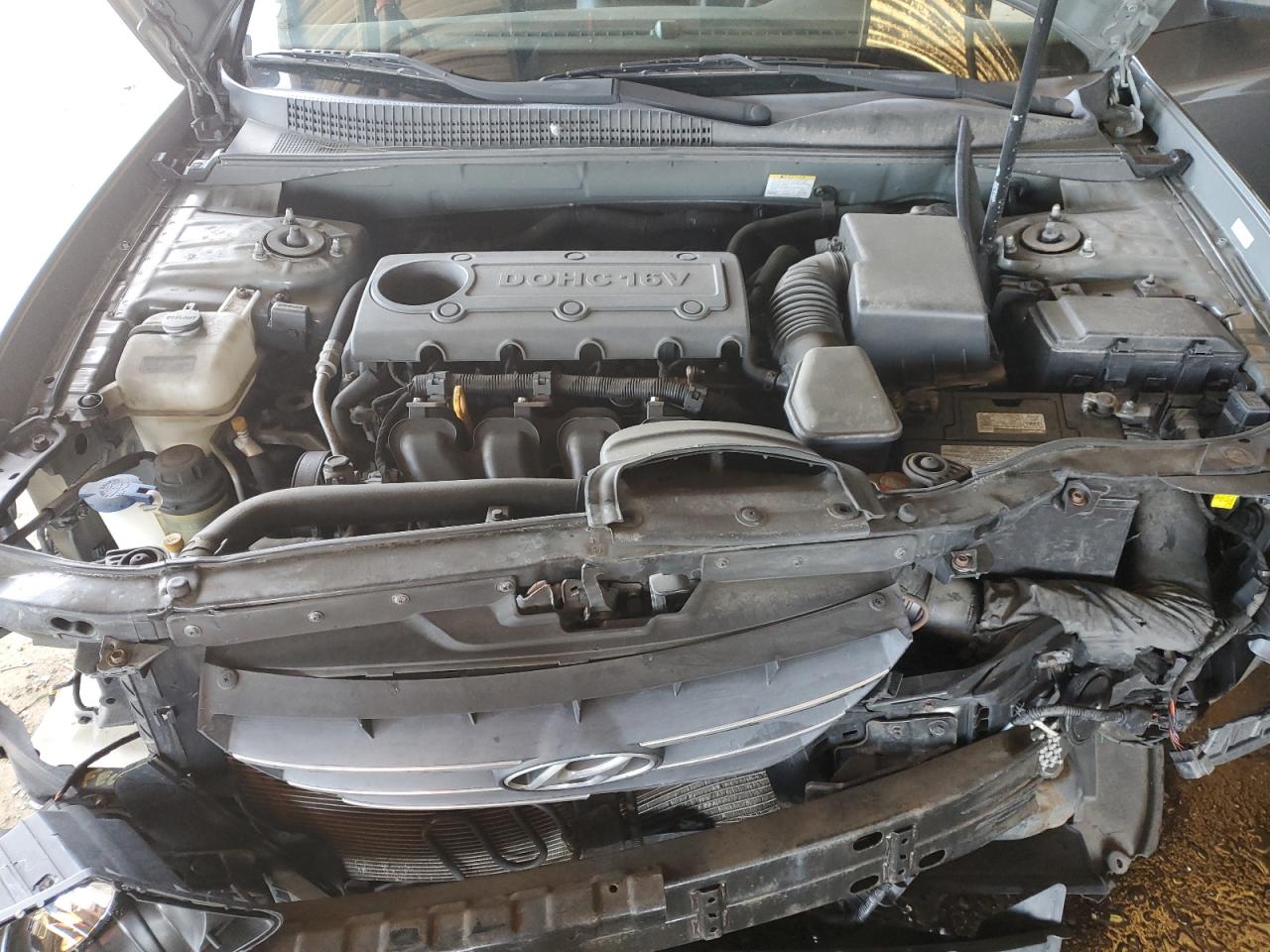 2009 Hyundai Sonata - Image 11