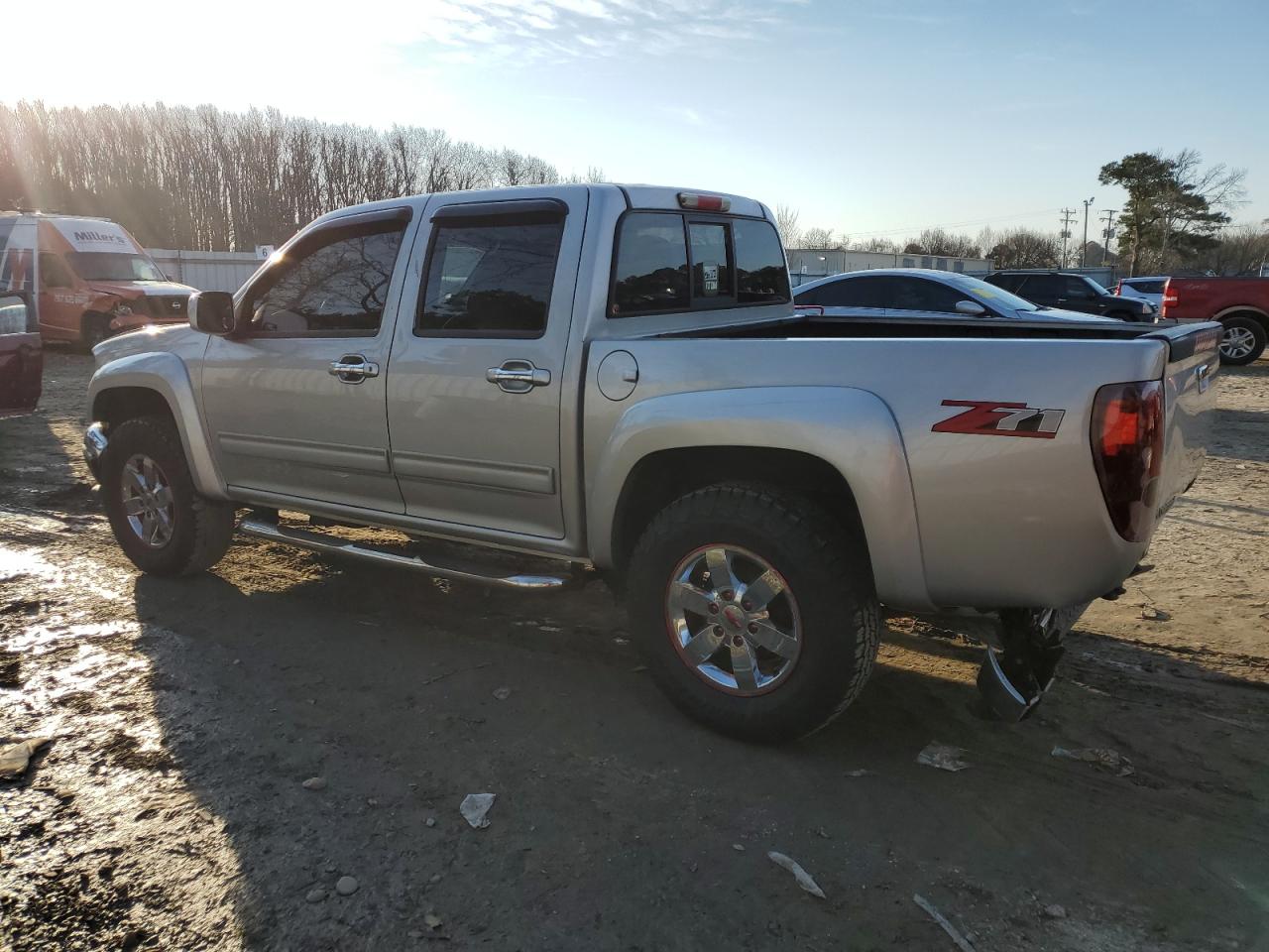 2011 Chevrolet Colorado - Image 2