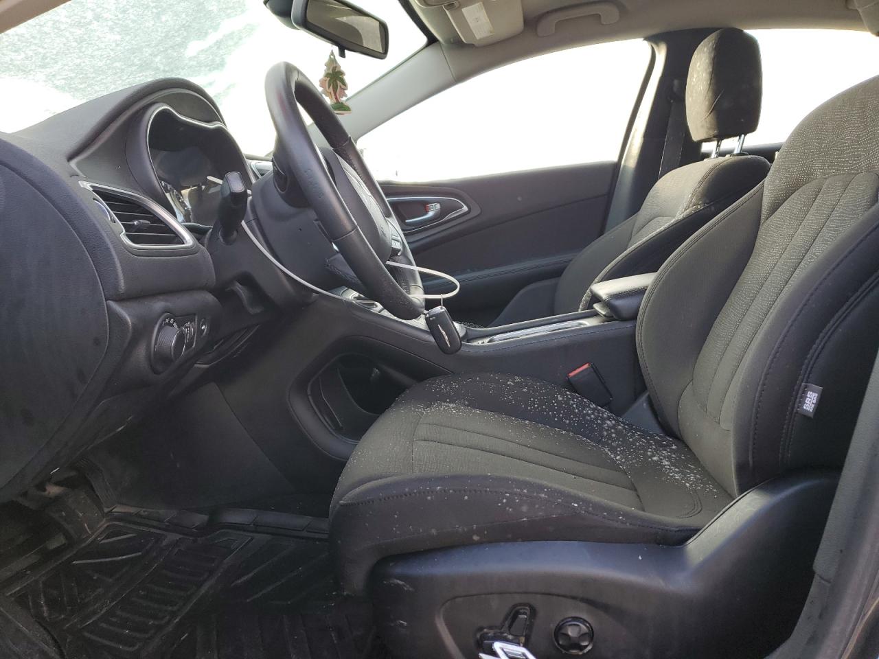 2016 Chrysler 200 - Image 7
