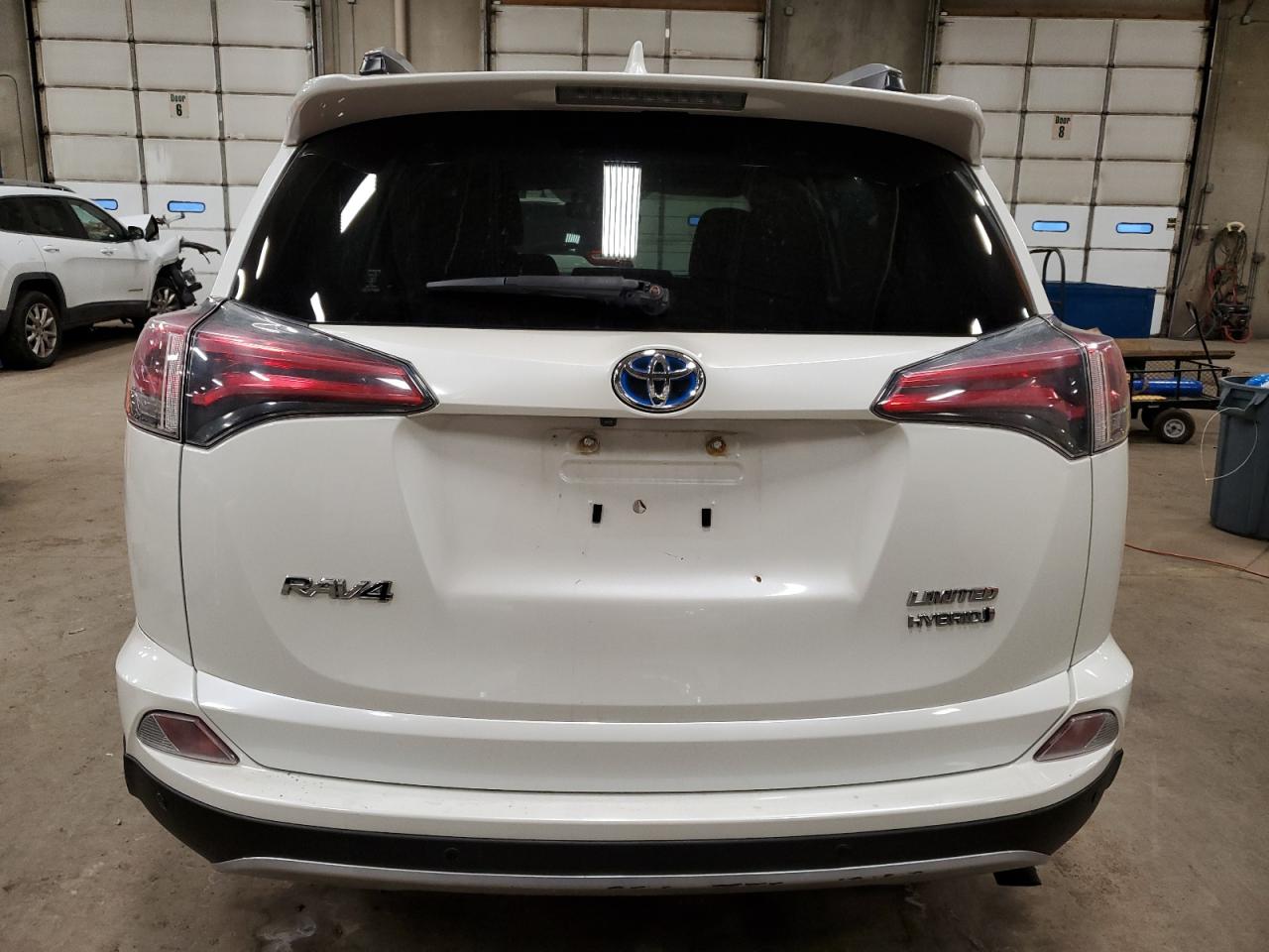 2018 Toyota RAV 4 - Image 6