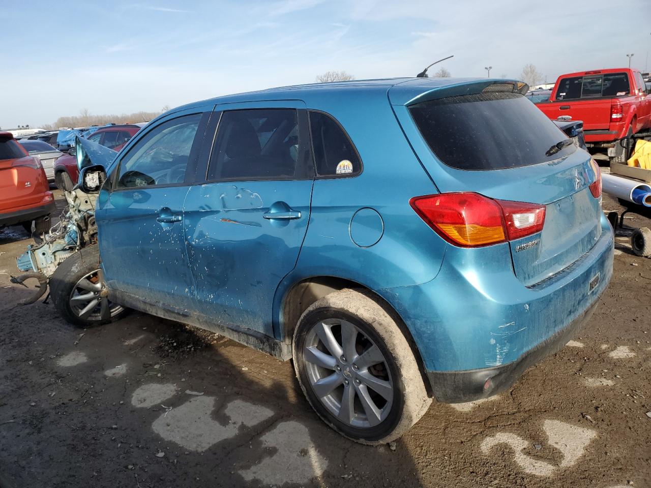 2014 Mitsubishi Outlander - Image 2