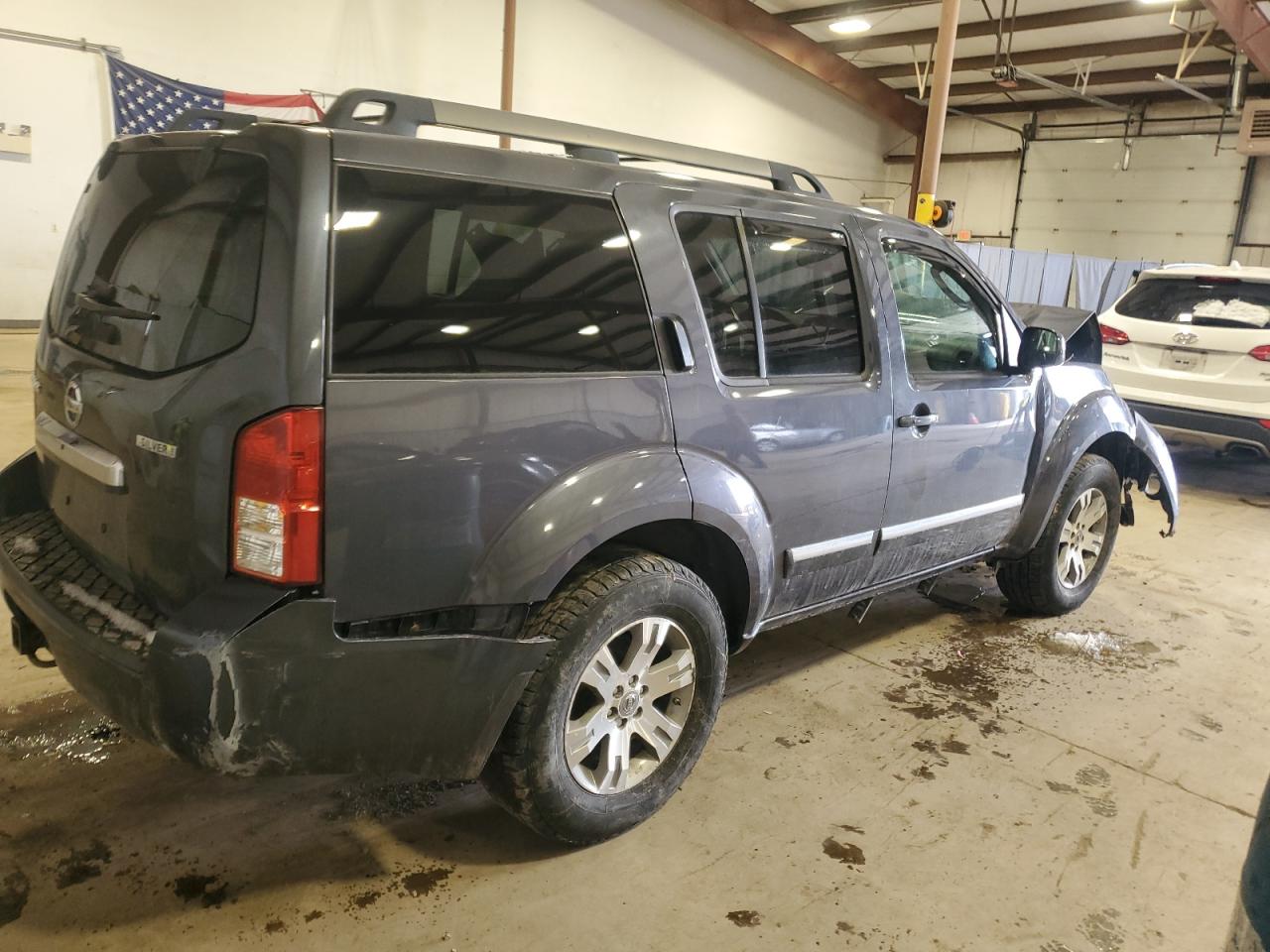 2011 Nissan Pathfinder - Image 3