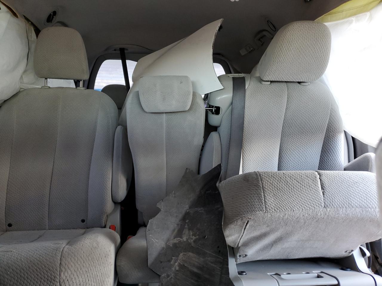 2013 Toyota Sienna - Image 10