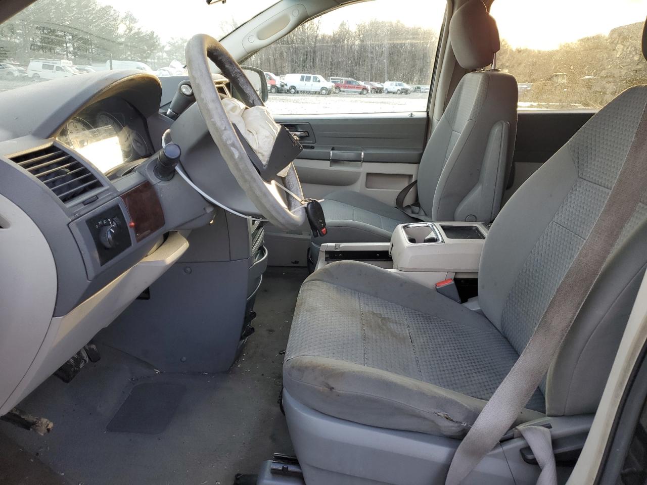 2010 Chrysler Town & Country - Image 7
