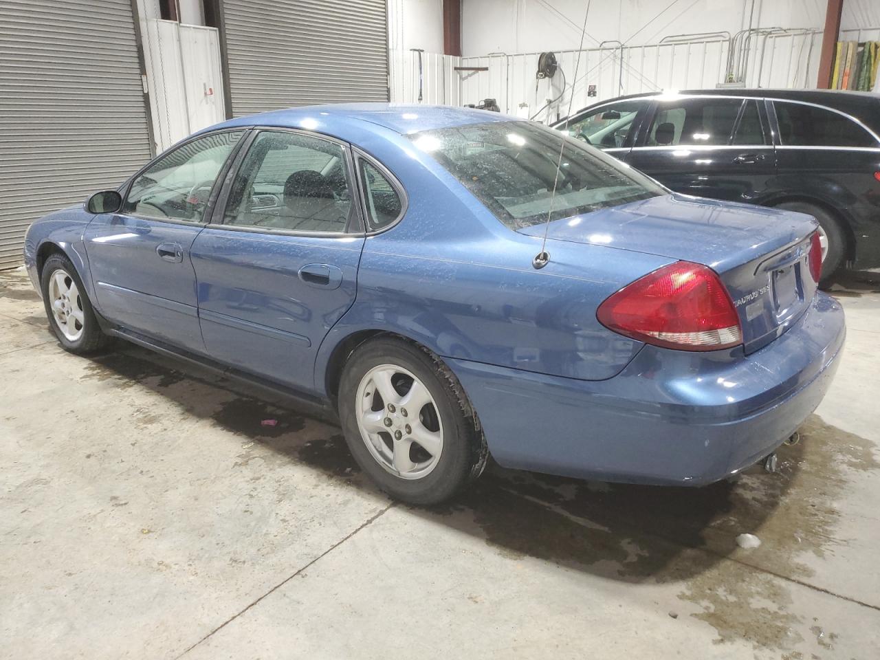 2004 Ford Taurus - Image 2