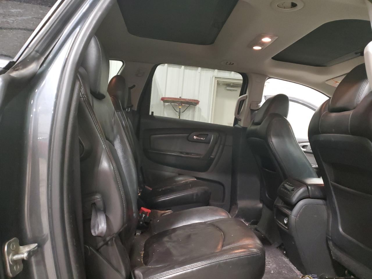 2010 Chevrolet Traverse - Image 11