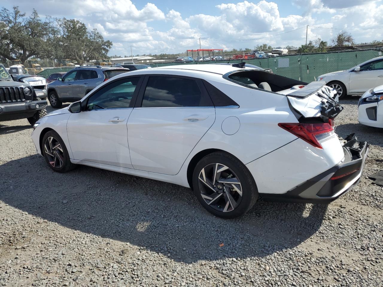 2024 Hyundai Elantra - Image 2