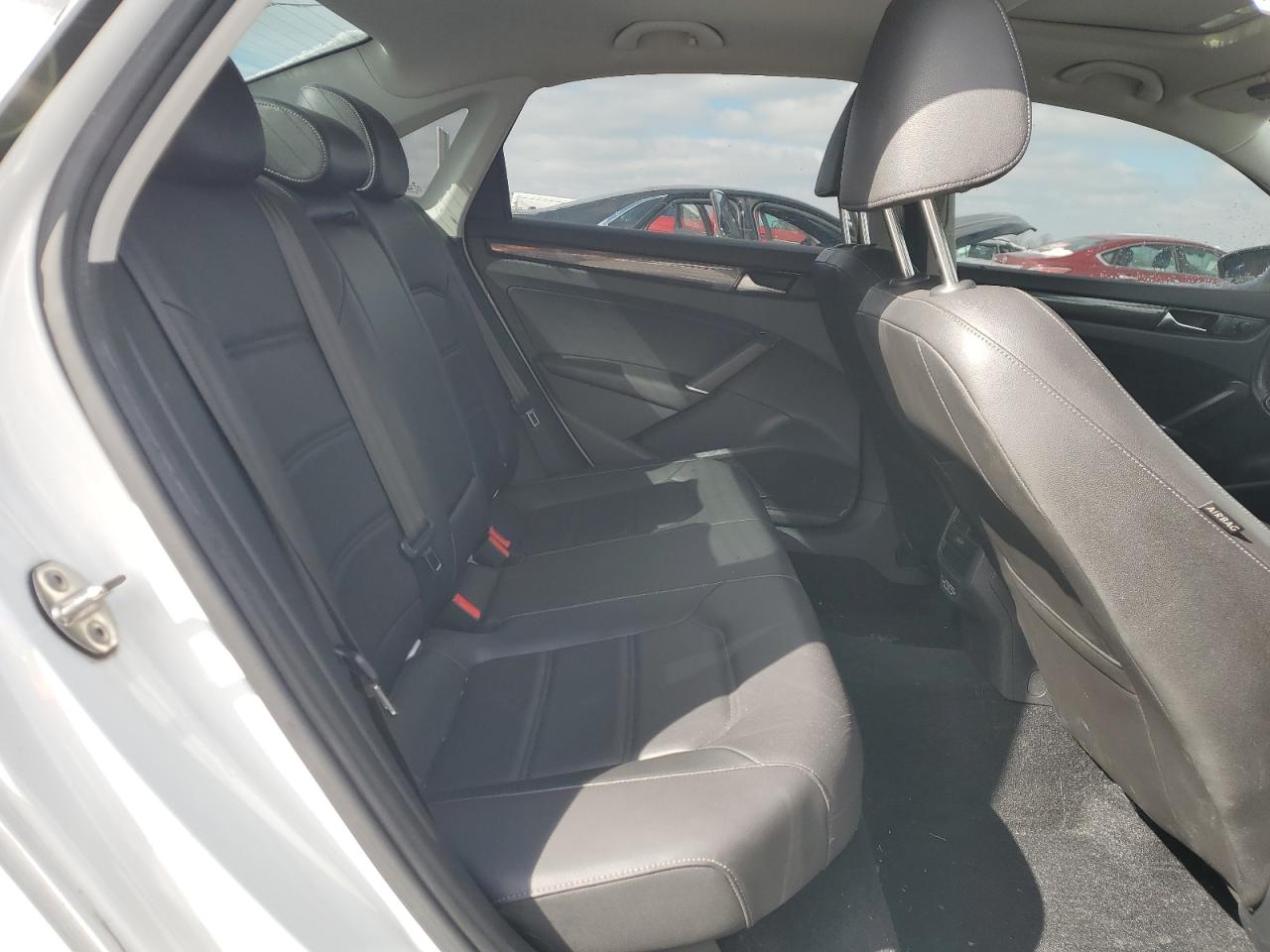 2020 Volkswagen Passat - Image 11