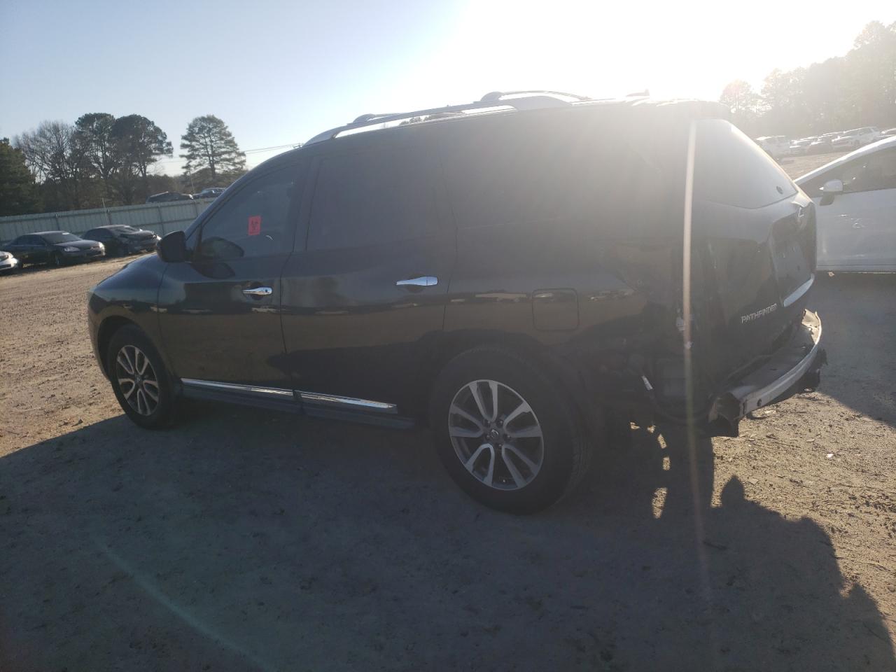 2014 Nissan Pathfinder - Image 2