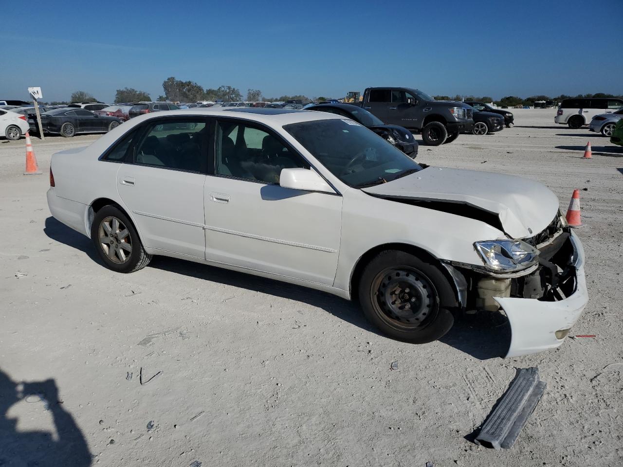 2000 Toyota Avalon - Image 4