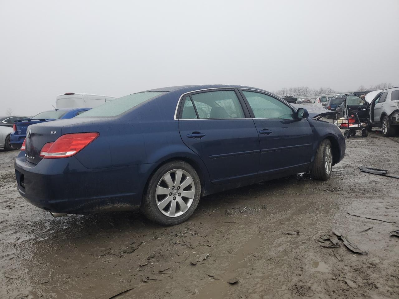 2007 Toyota Avalon - Image 3