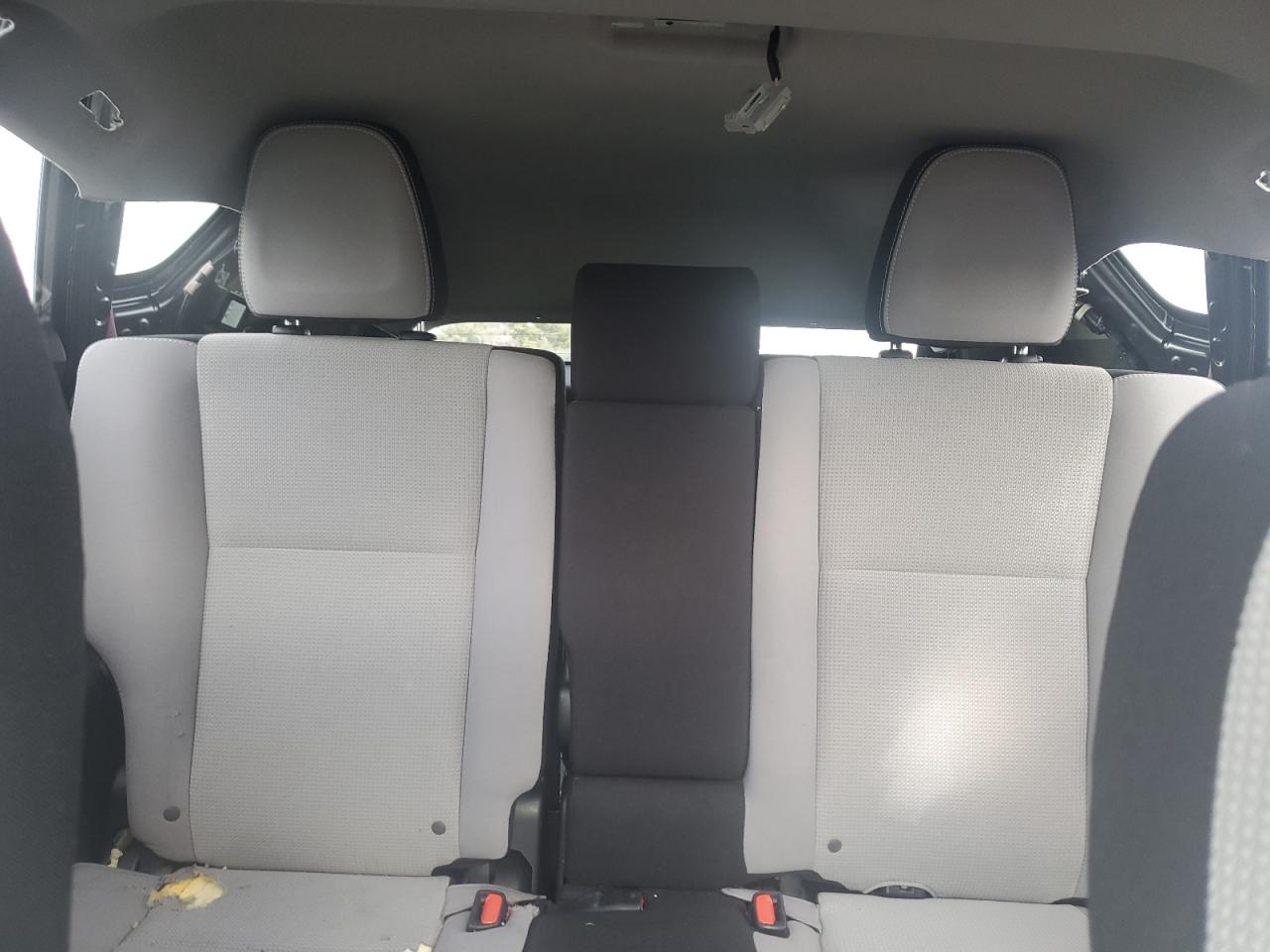 2017 Toyota RAV 4 - Image 10