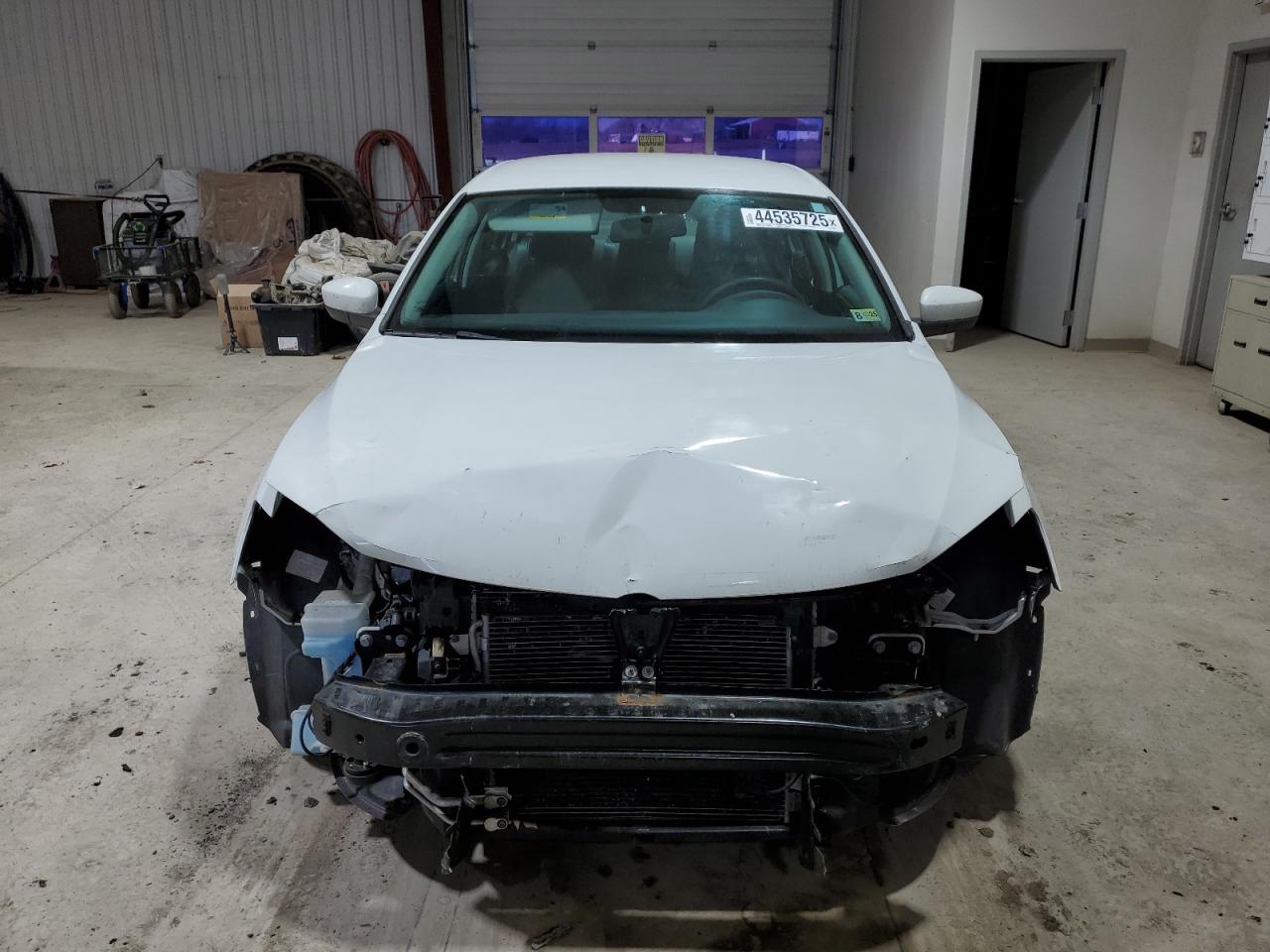 2017 Volkswagen Jetta - Image 5