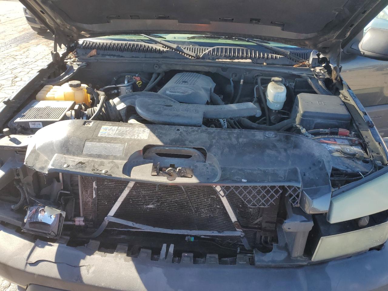 2004 Chevrolet Avalanche - Image 11