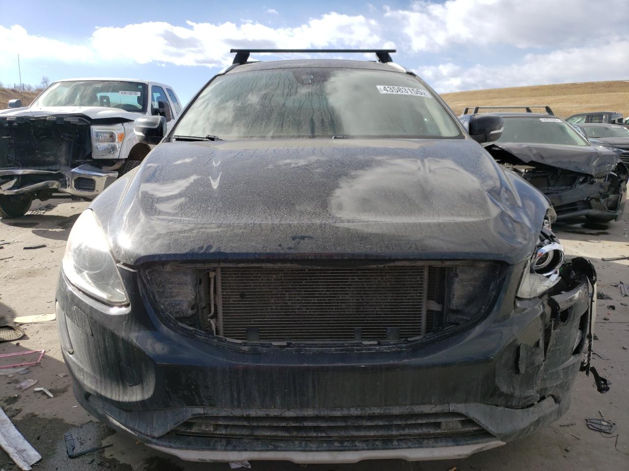 2017 Volvo XC60 - Image 5