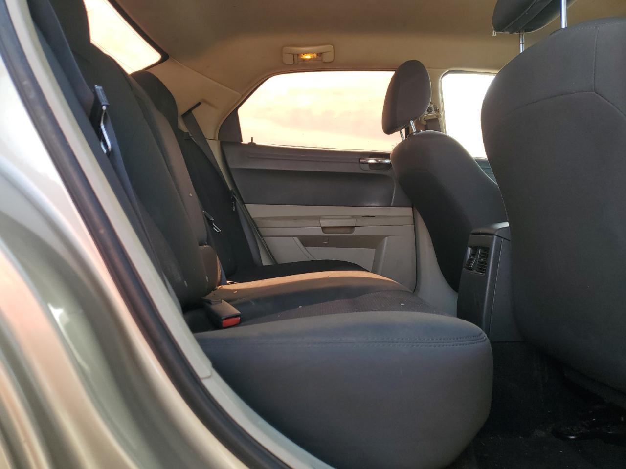 2006 Chrysler 300 - Image 10