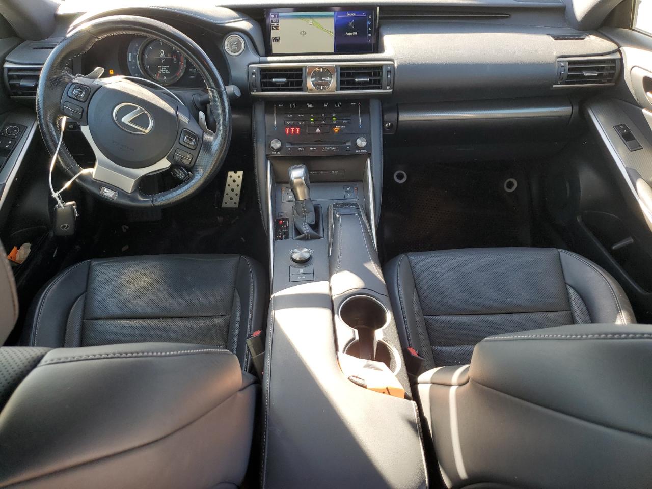 2017 Lexus IS - Image 8