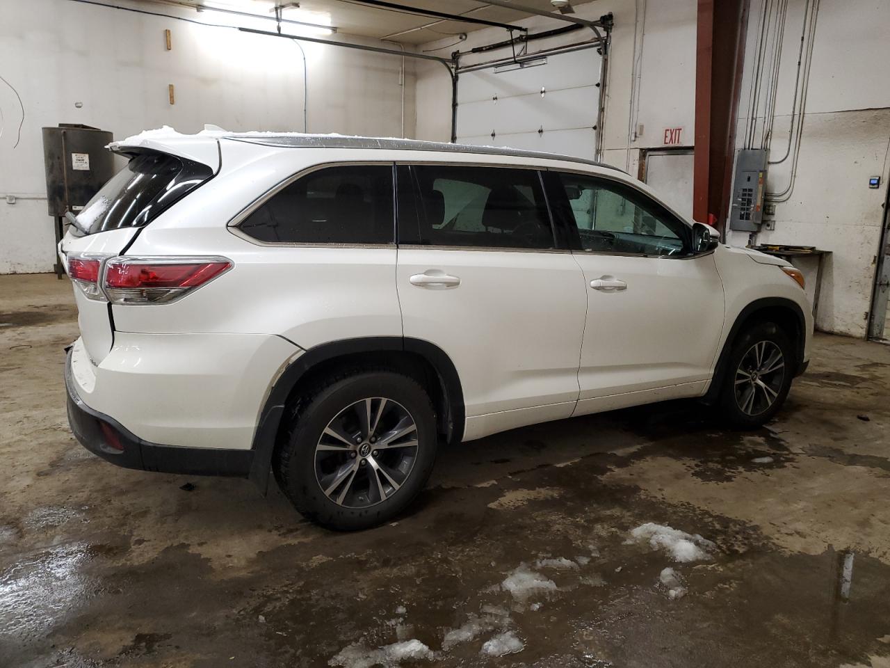 2016 Toyota Highlander - Image 3