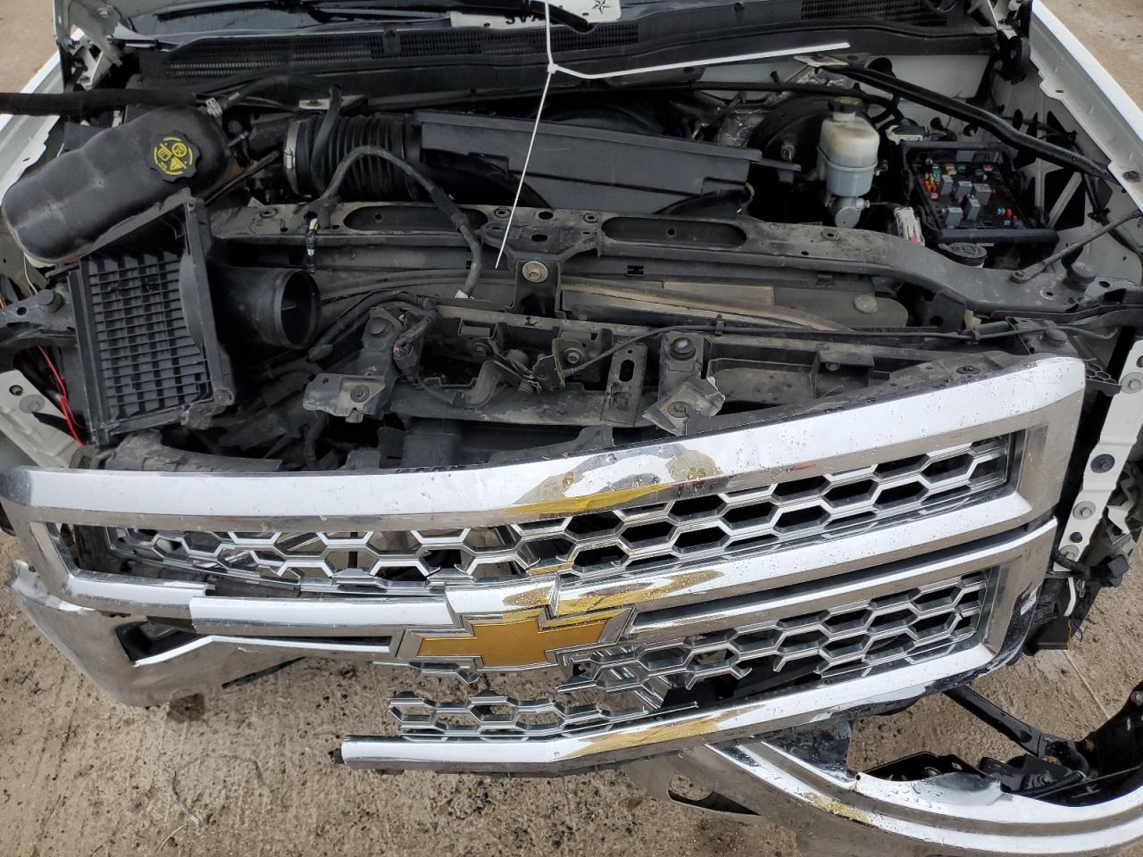 2015 Chevrolet Silverado - Image 11