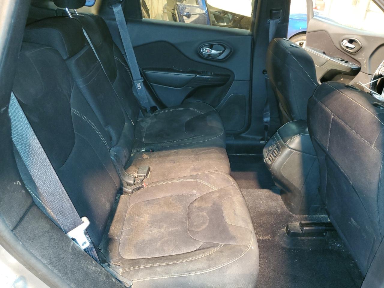 2016 Jeep Grand Cherokee - Image 11