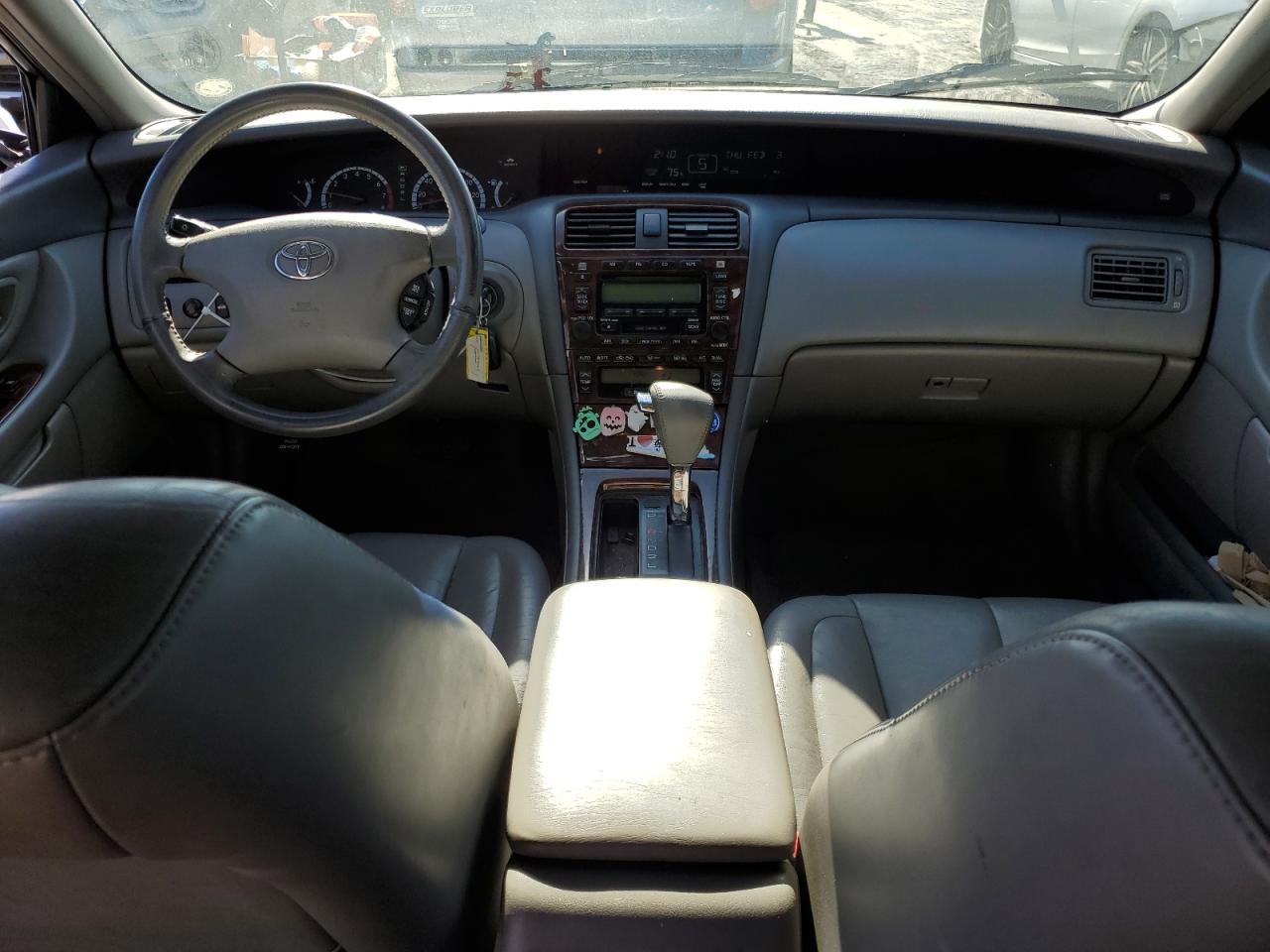 2002 Toyota Avalon - Image 8