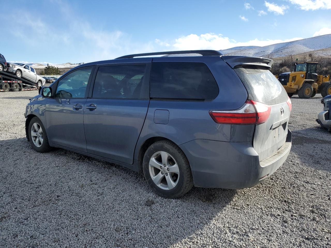 2015 Toyota Sienna - Image 2