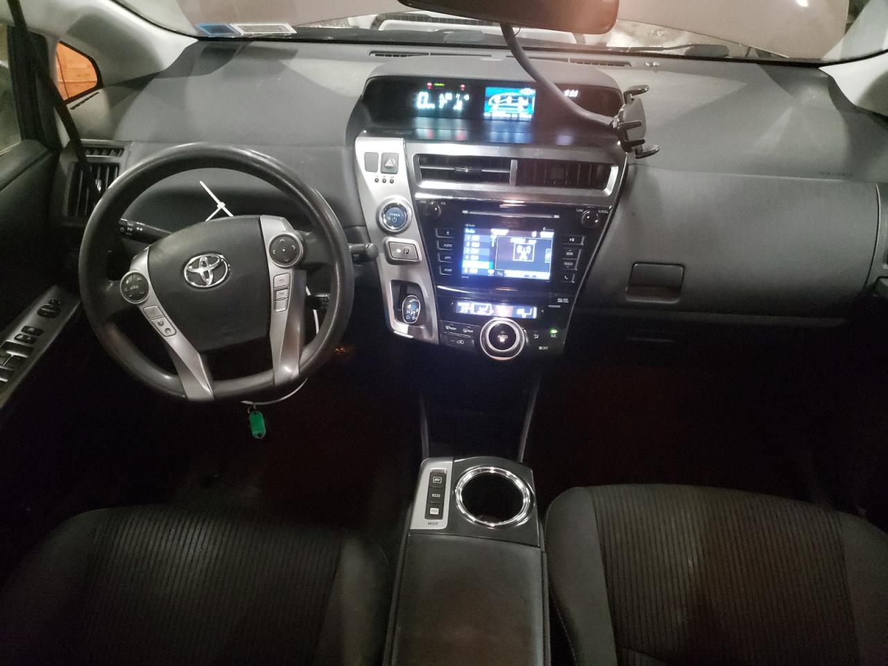 2017 Toyota Prius - Image 8