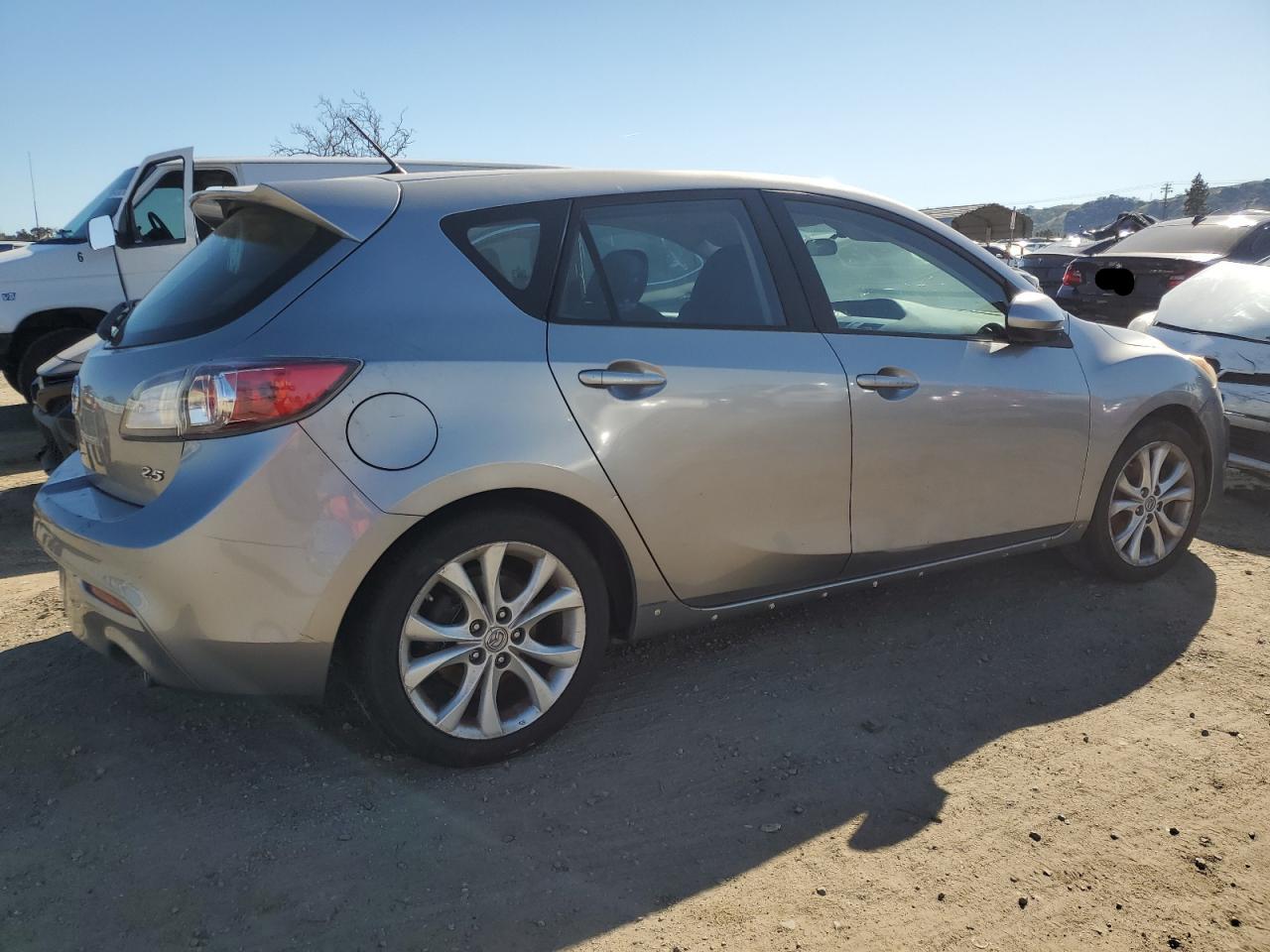 2010 Mazda 3 - Image 3