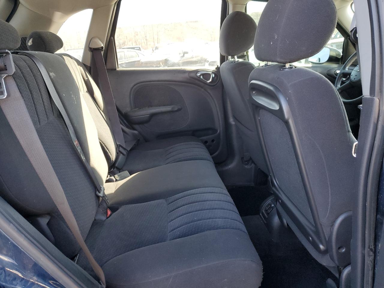 2003 Chrysler PT Cruiser - Image 11
