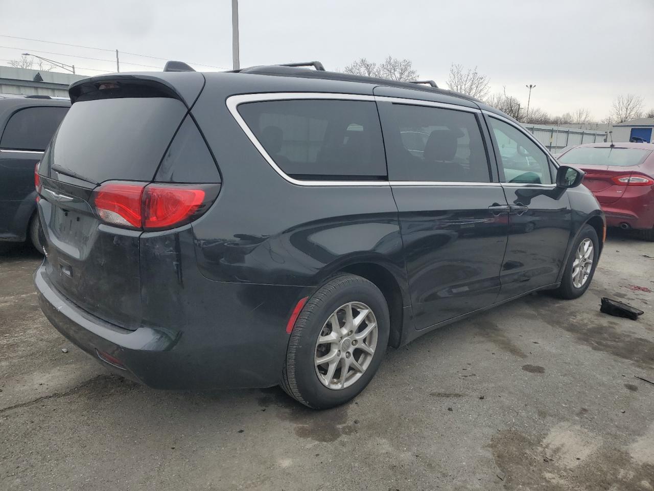 2020 Chrysler Voyager - Image 3