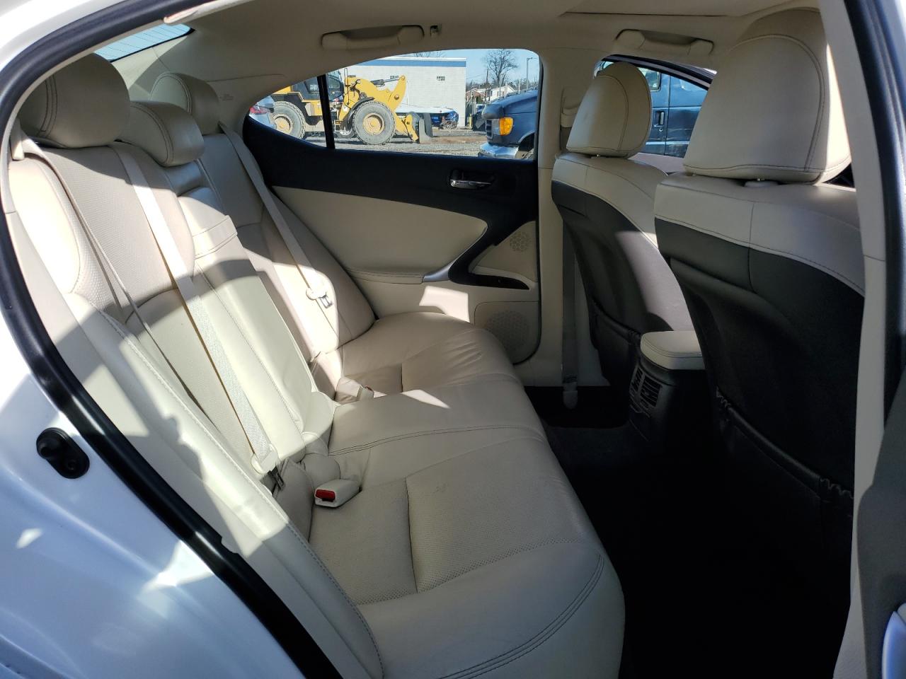 2011 Lexus IS - Image 10