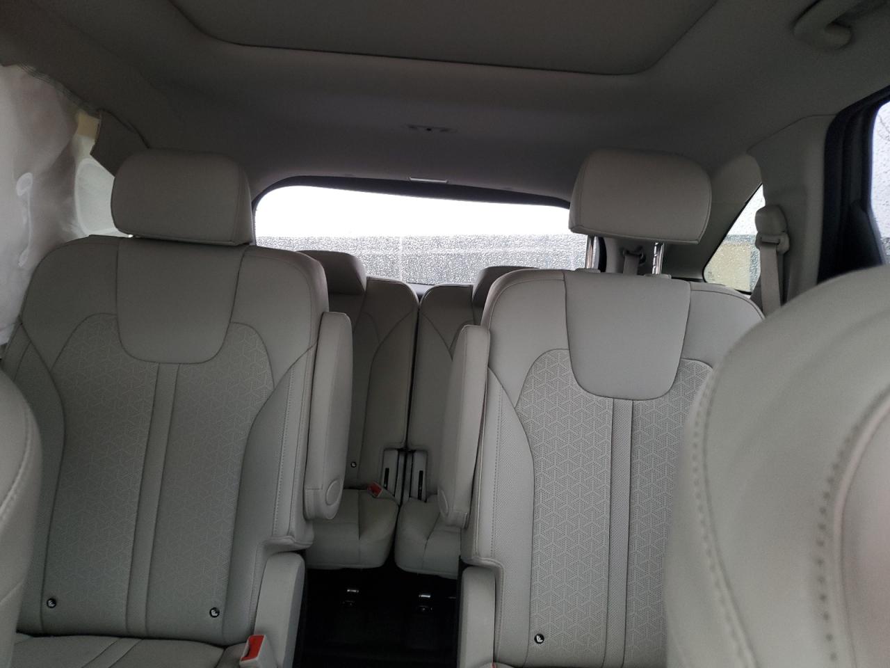 2023 Kia Sorento - Image 10