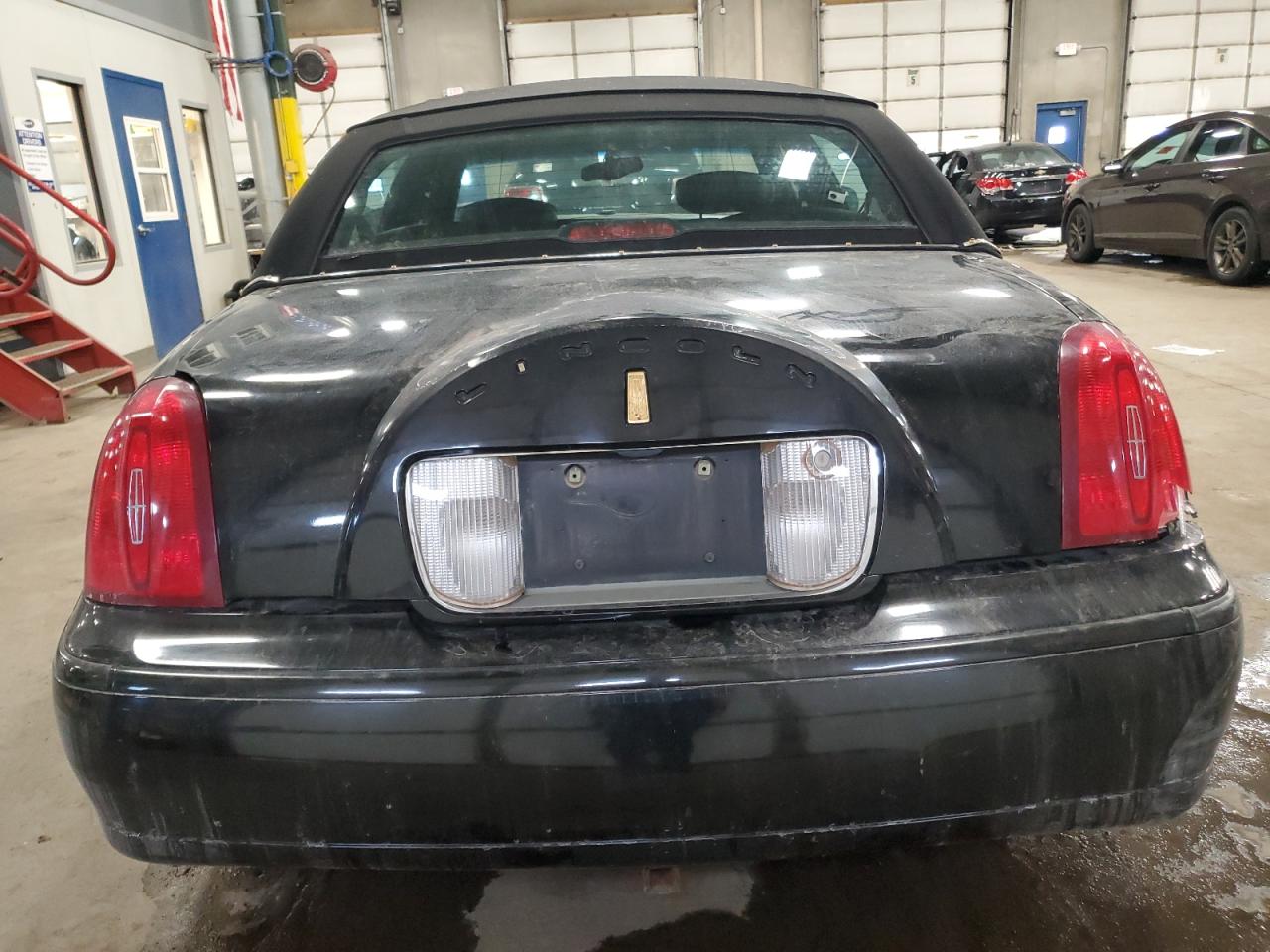 2000 Lincoln Town Car - Image 6