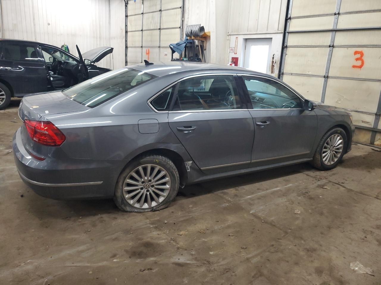 2016 Volkswagen Passat - Image 3