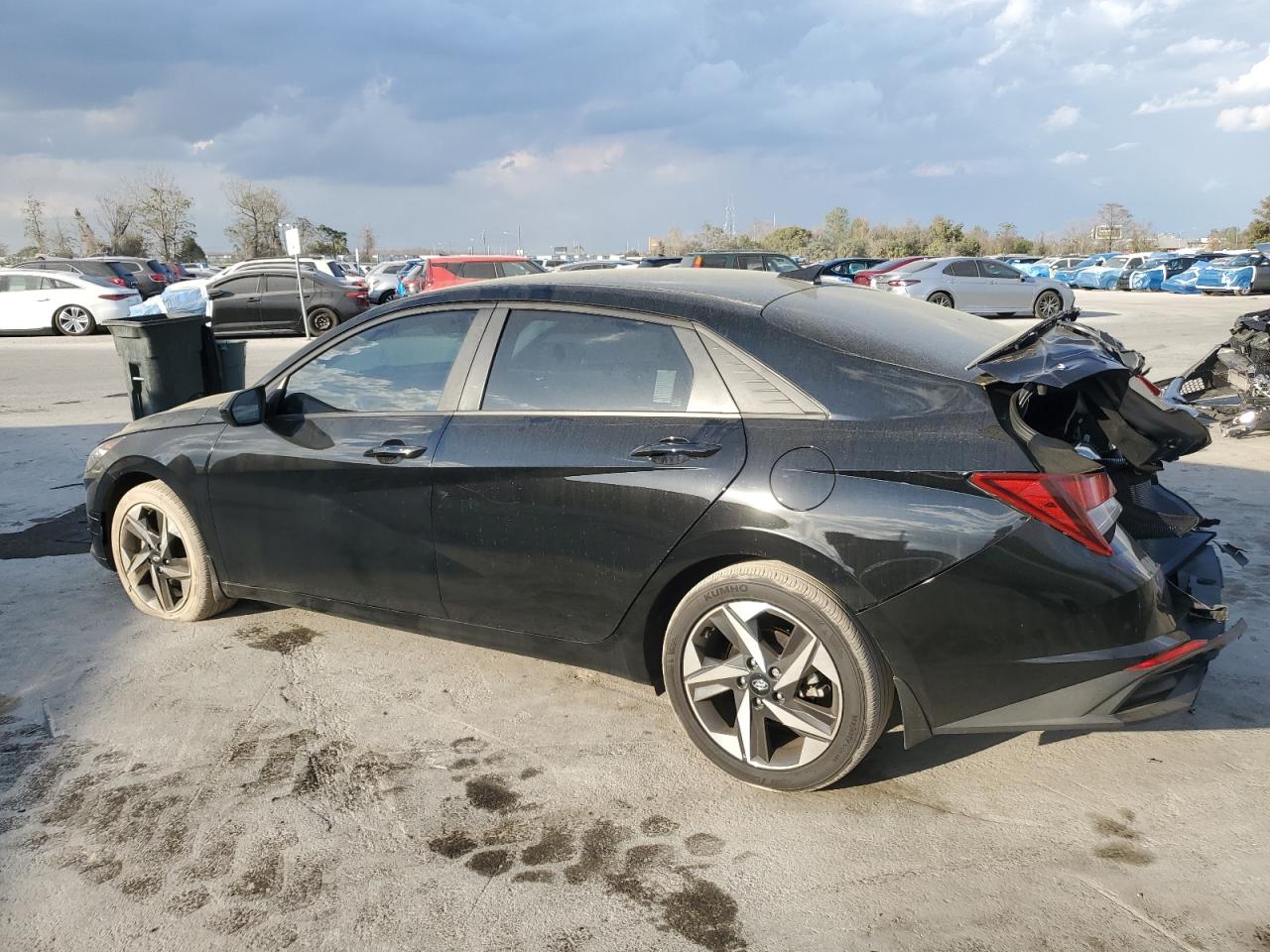 2023 Hyundai Elantra - Image 2