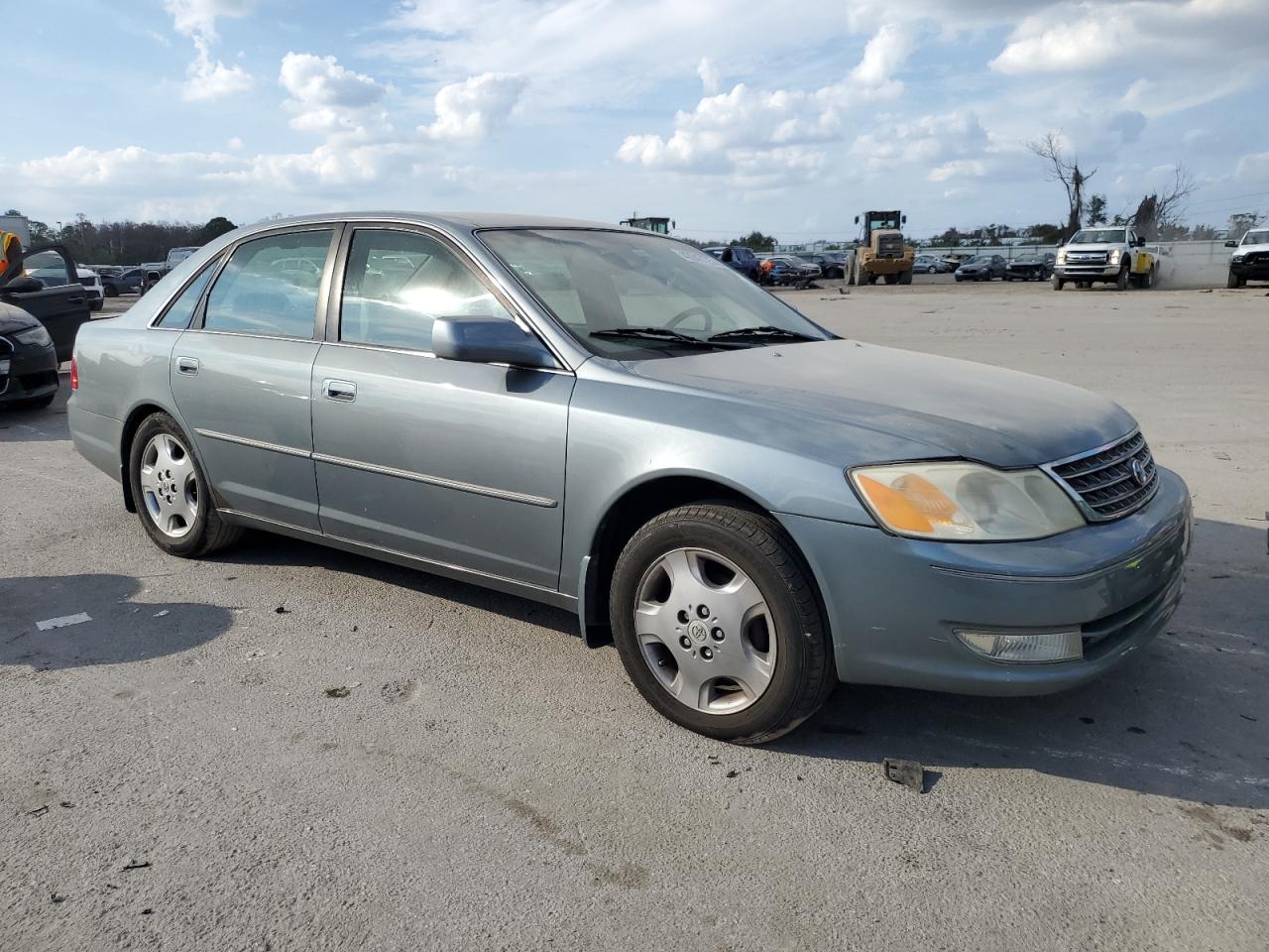 2004 Toyota Avalon - Image 4