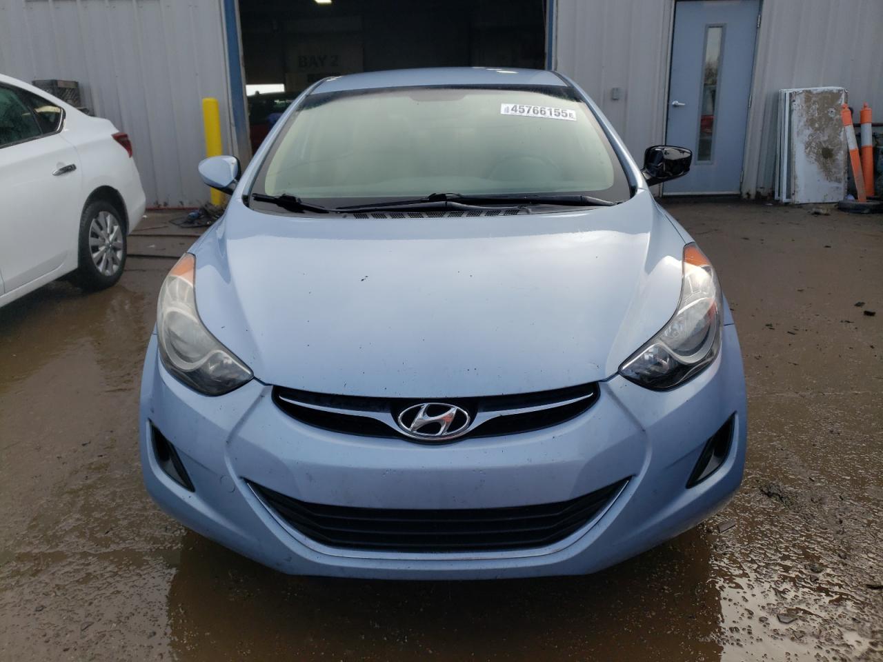 2012 Hyundai Elantra - Image 5