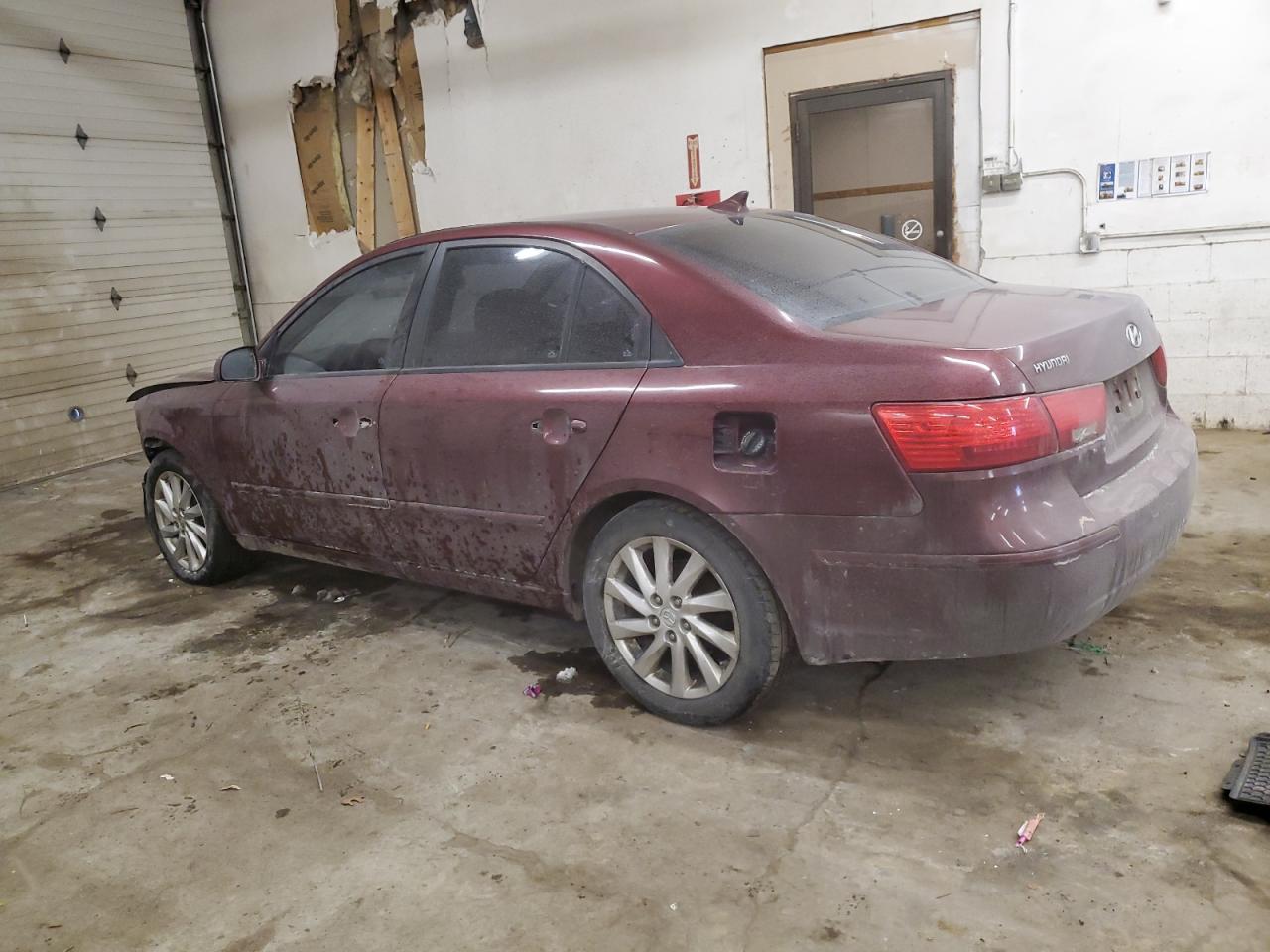 2010 Hyundai Sonata - Image 2