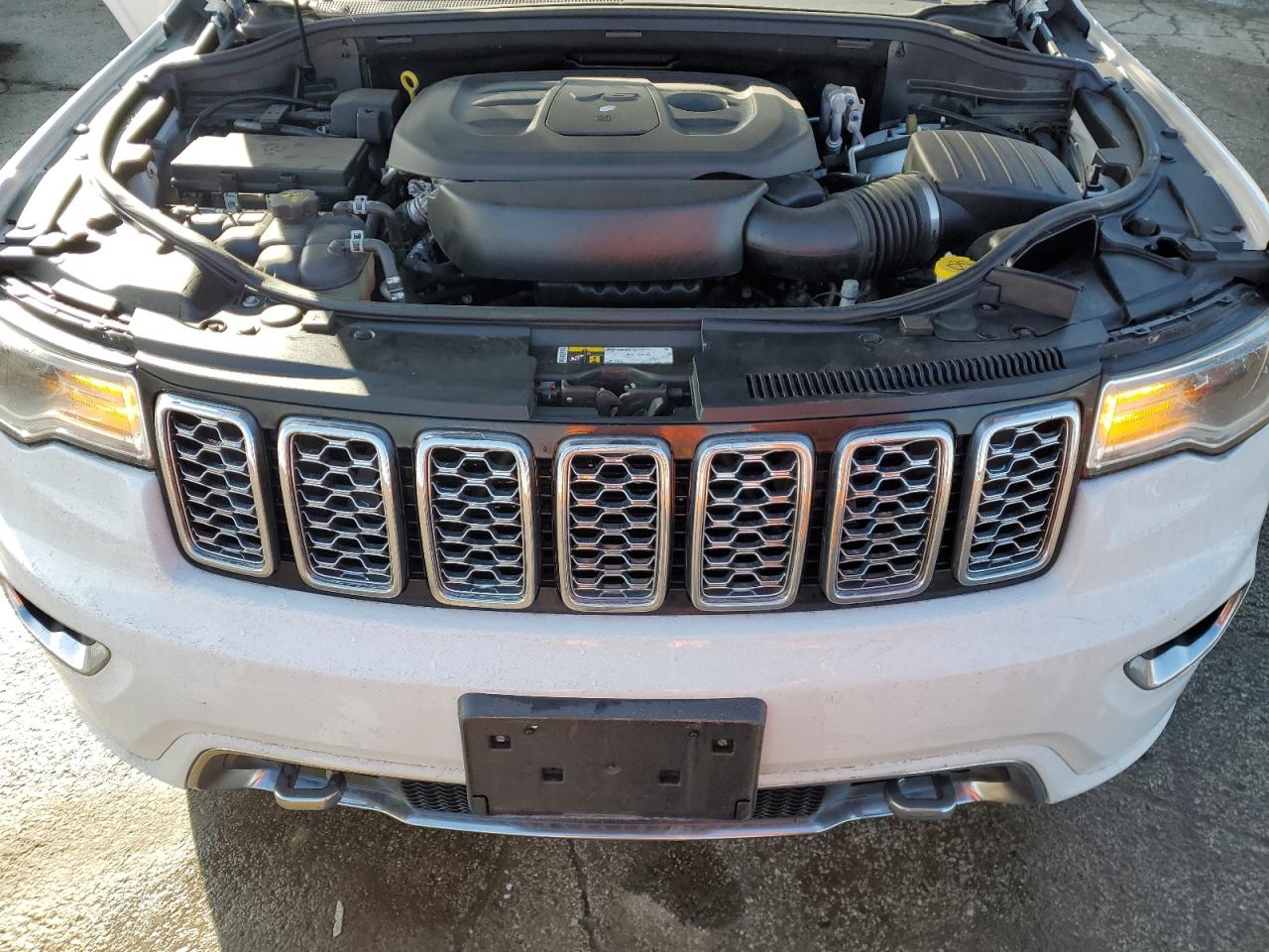 2020 Jeep Grand Cherokee - Image 12