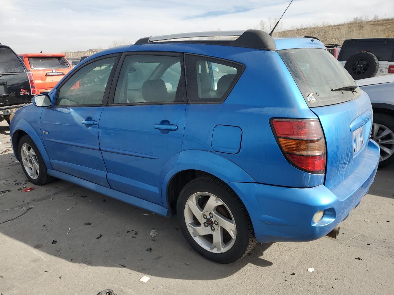 2007 Pontiac Vibe - Image 2