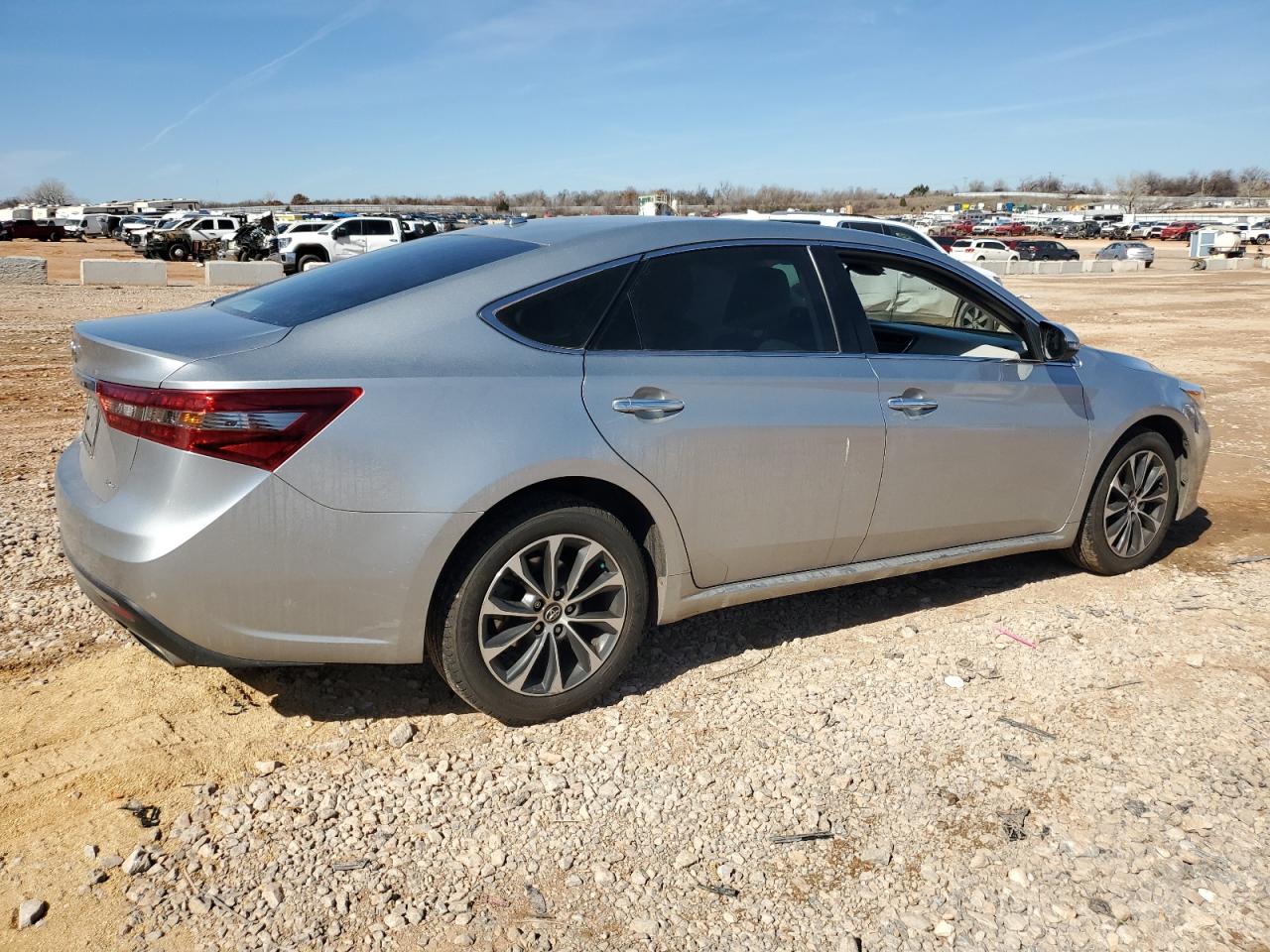2017 Toyota Avalon - Image 3
