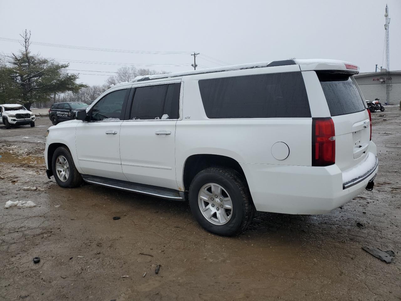 2015 Chevrolet Suburban - Image 2