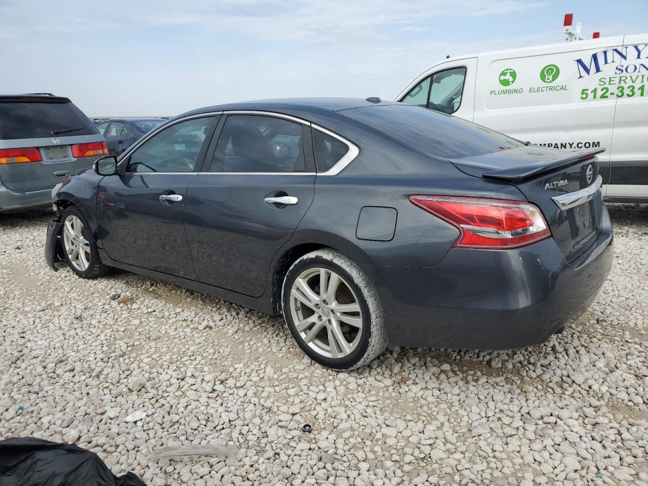 2013 Nissan Altima - Image 2