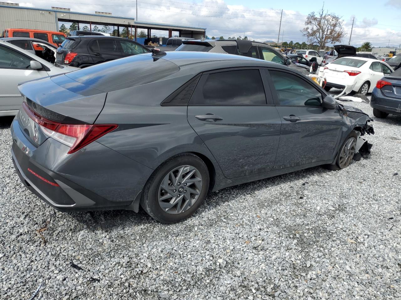 2024 Hyundai Elantra - Image 3
