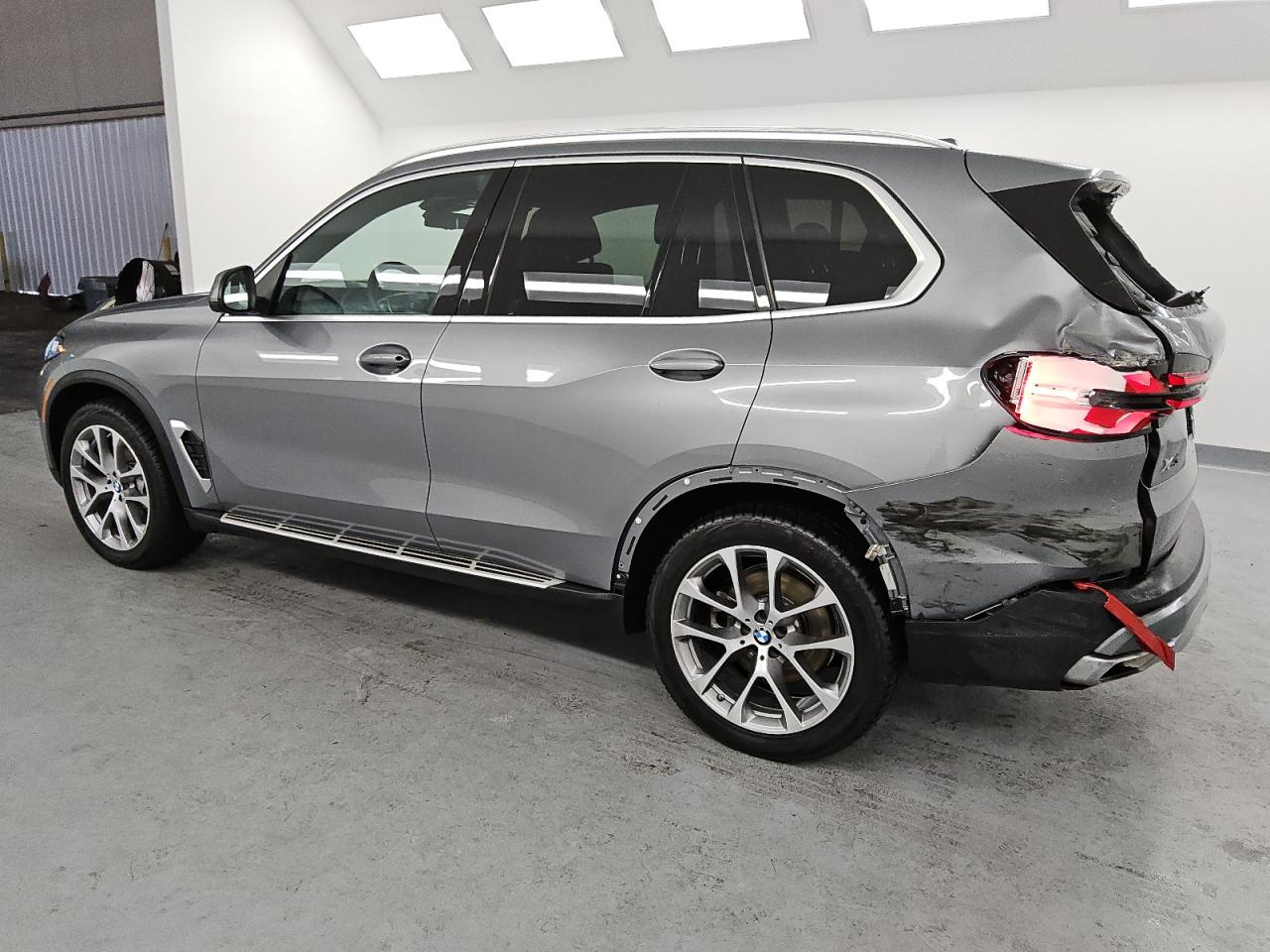 2024 BMW X5 - Image 2