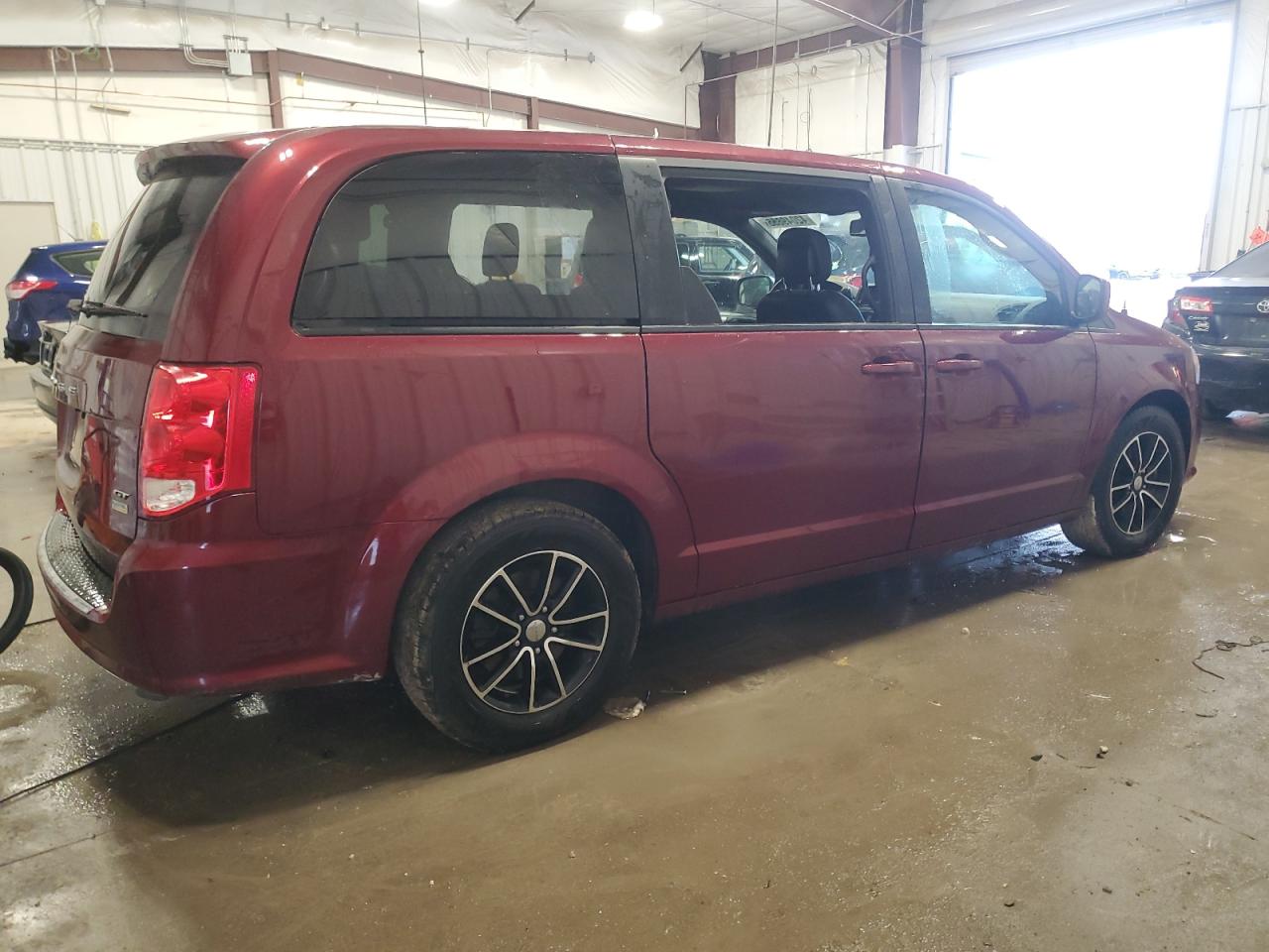 2019 Dodge Caravan - Image 3